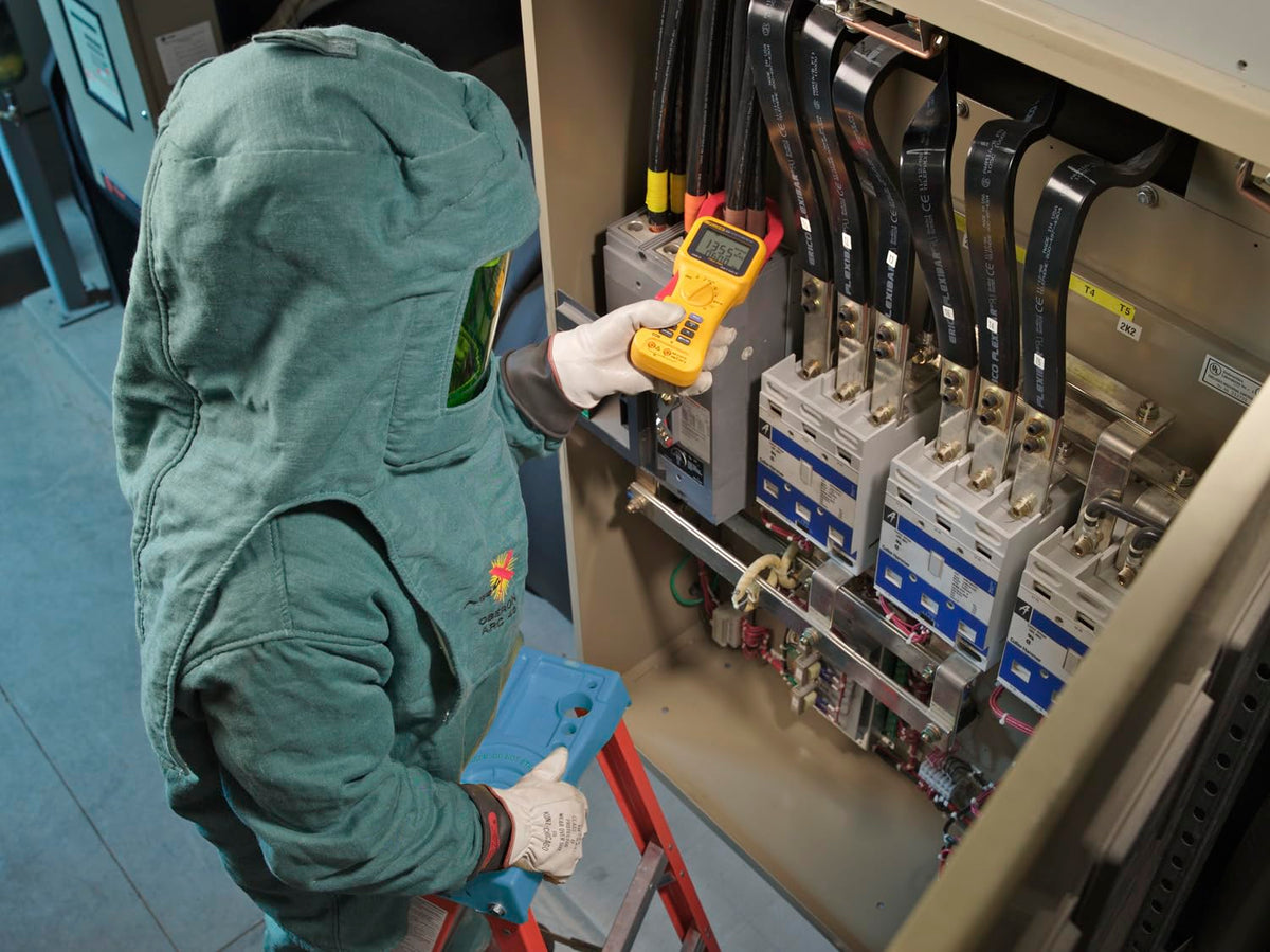 Fluke 355 True RMS Clamp-Meter, 2,000A AC/DC, Conductors to 58mm, Voltage, Frequency, and Resistance Measurement